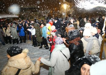 Ardeşen’de Kar Yağışı Çoşku Fırtınasına Dönüştü