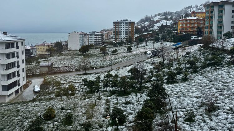 Ardeşen kar ile buluştu!