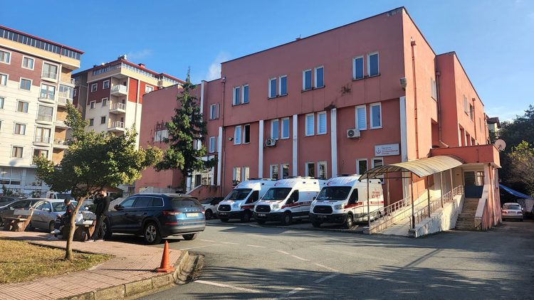 Ardeşen Eski Devlet Hastanesi’nde Yangın Çıktı!