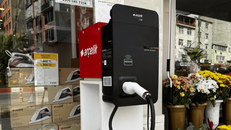 Arçelik Hacıaliefendioğlu mağazasında elektrikli araç şarj istasyonu satışa sunuldu