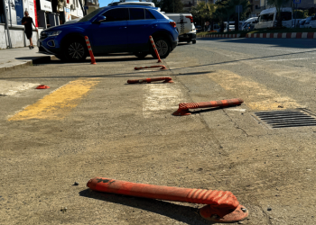 Atatürk Caddesi’nde dikilen dubalar ezildi