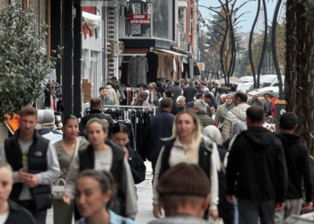 Atatürk Caddesi bugün adeta İstiklal Caddesi’ni andırdı