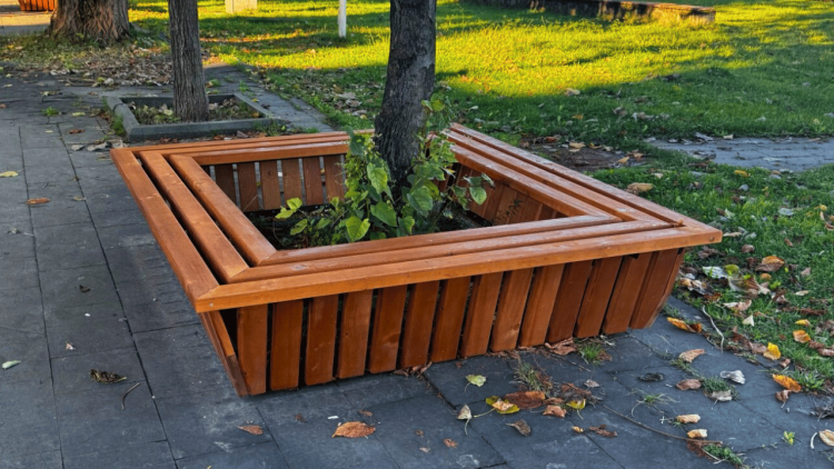 Gençlik Parkı’nda ahşap korumalar ve çardaklar yenileniyor