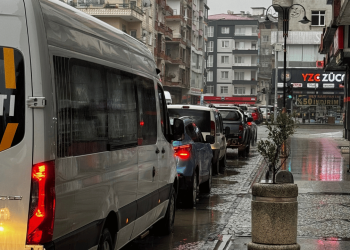 Ardeşen büyüdükçe Lütfü Alemdar Caddesi trafiği artıyor: Sinyal süresi artık yetmiyor
