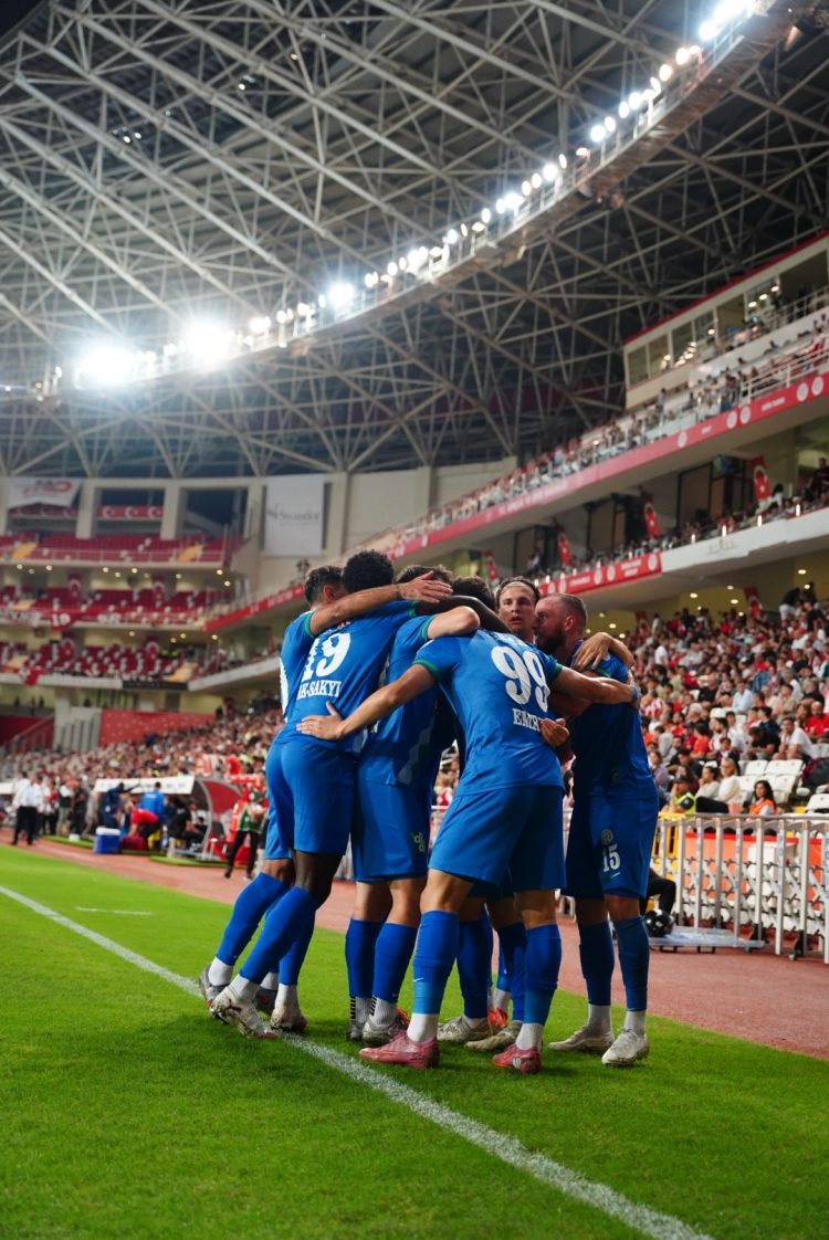 Çaykur Rizespor deplasmanda farklı kazandı