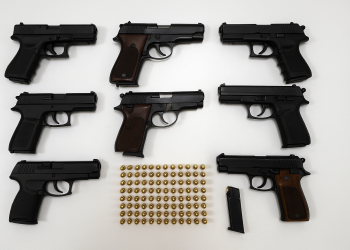 Rize’de ruhsatsız silah operasyonu: 8 tabanca ele geçirildi