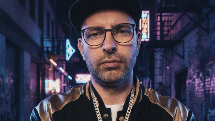 Gazeteci Onur Almışlar ilk yapay zekâ şarkısını yayınladı