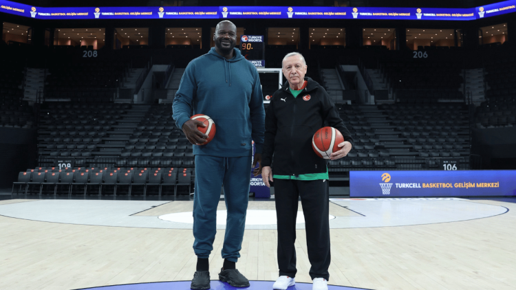 Cumhurbaşkanı Erdoğan, Shaquille O’Neal ile basketbol sahasında buluştu