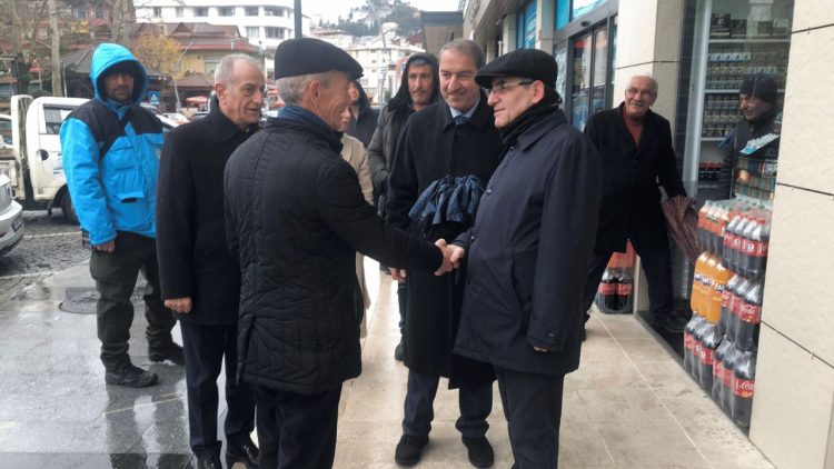 CHP Rize teşkilatı merkezde vatandaşlarla bir araya geldi