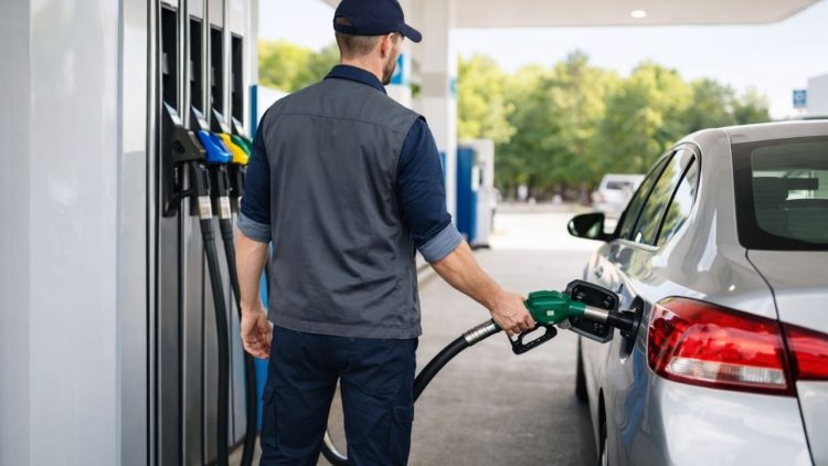 Akaryakıt fiyatlarına zam: Motorin 62 lirayı geçti