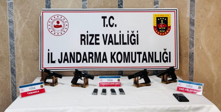 Çayeli’nde 4 ruhsatsız tabanca ele geçirildi