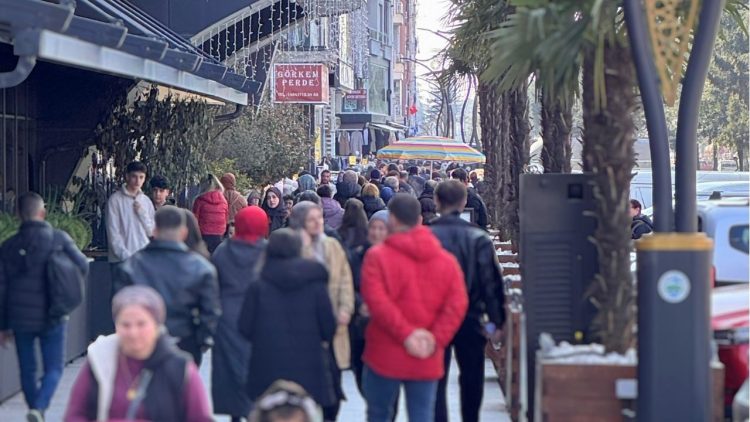 Ardeşen’de bayram öncesi alışveriş hareketliliği