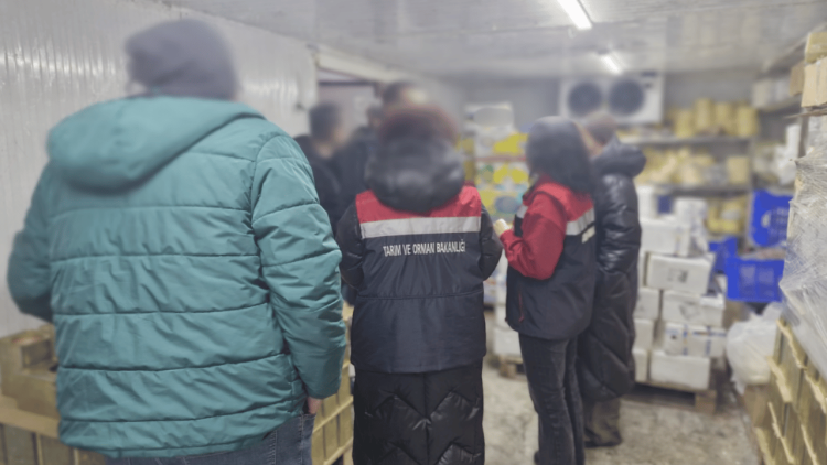 Rize’de internetten usulsüz gıda satışı yapılan depoya baskın: 9 ton 750 kilo ürüne el konuldu