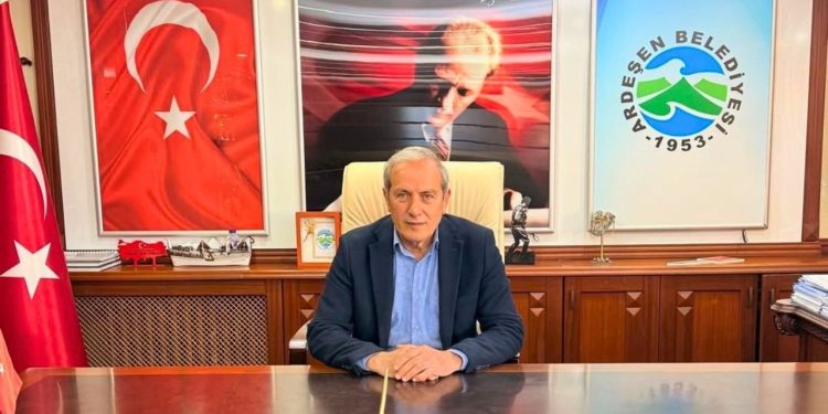 Ardeşen’de Başkanlık Makamına Ayhan Kabaoğlu Vekalet Ediyor