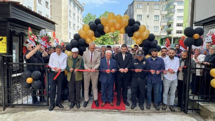 Ardeşen’de Hem Otopark Hem Oto Yıkama: AA Garaj Hizmete Açıldı