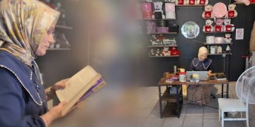 Kitapları Birlikte Okuyup Tartışıyorlar